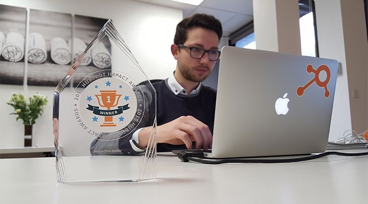 Justin-Lagadec-remporte-le-concours-HubSpot-COS-Hack-a-thon-2015-HubSpot-impact-Awards.jpg