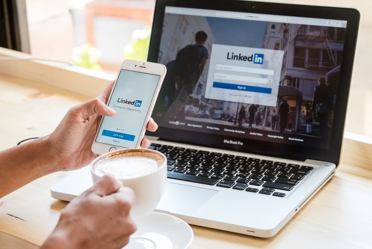 LinkedIn mobile et desktop